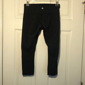 lululemon black athletic crop leggings. Maybe size 6